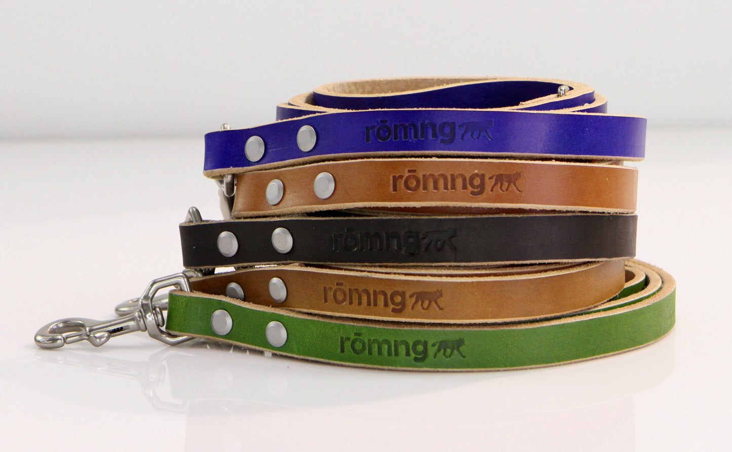 genuine leather leashes with 90 compostable bags and bag dispenser - rōmng